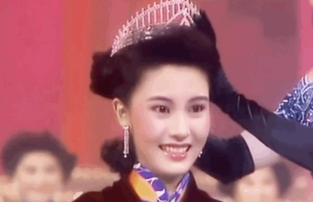 这一次,53岁的“蛇蝎美人”李嘉欣,不再被世界宽容