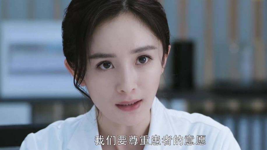 瞪眼，怒吼，像傻瓜，29岁张晚意出手，把“演技炸裂”玩出新花样