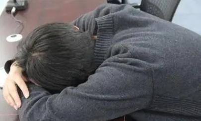 养生|大家被“8小时睡眠论”欺骗了？60岁后，最佳睡眠时间是多久？