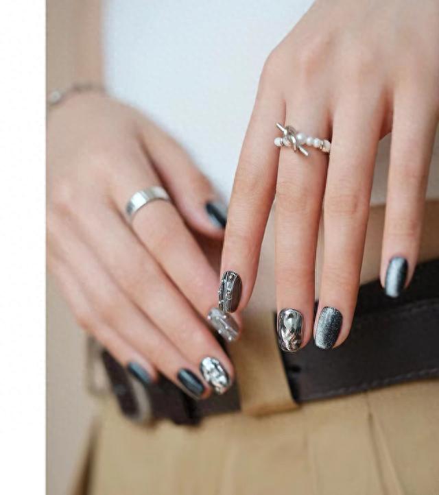 一眼入秋的美甲款式：高级氛围感显白秋冬美甲合集