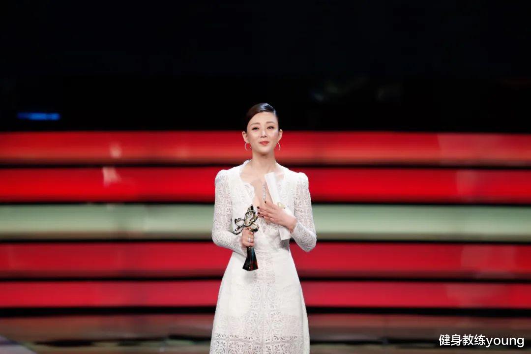 44岁殷桃，狂瘦23斤出演“万人迷”，大方分享瘦身方法