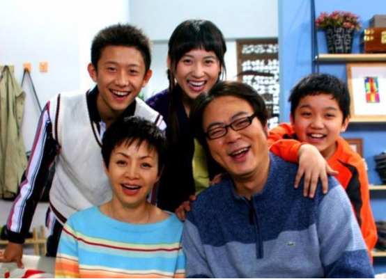 张晨光|过气老艺人的窘况：直播磕头、县城走穴、晚节不保，体面退场太难