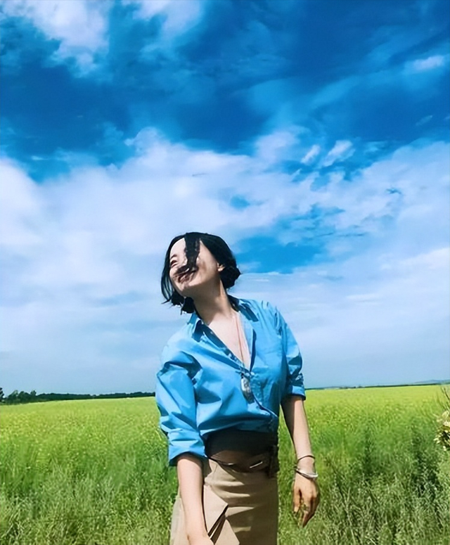 她连上4次春晚，和恩师同居怀孕，被骗流产，如今51岁依然单身