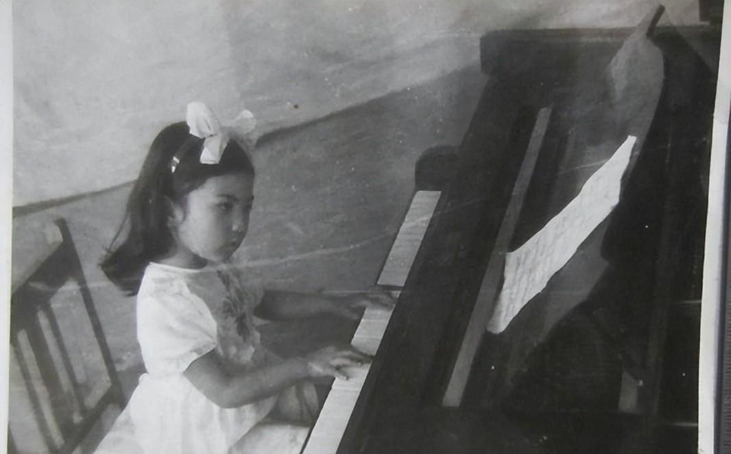 65岁天后至今未嫁,无性无爱,与青灯古佛相伴,被母亲毁掉一生