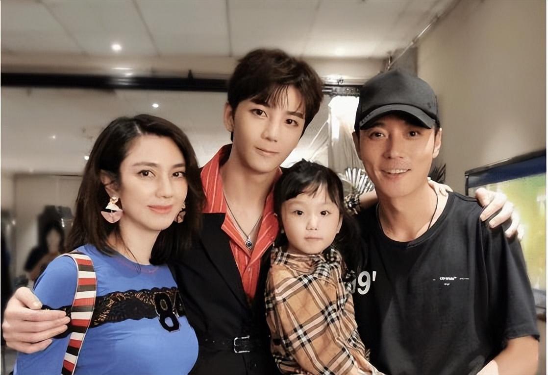 儿子张镐濂曝!洪欣夫妇恩爱,称呼张丹峰为爸爸?感激对方的付出