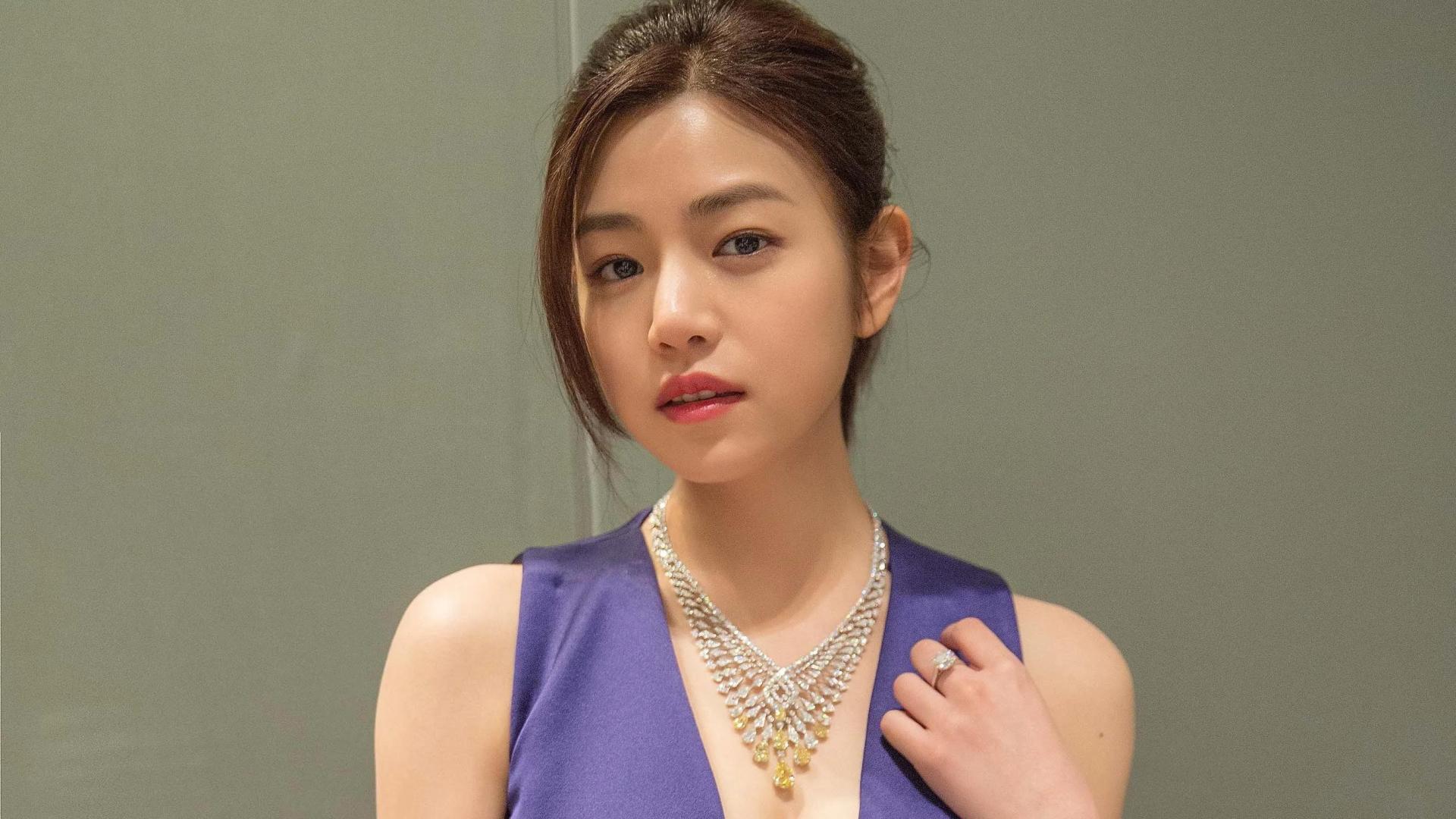 金星痛骂明星穿深V捂胸乱象，害怕富人看不到，又害怕穷人白看