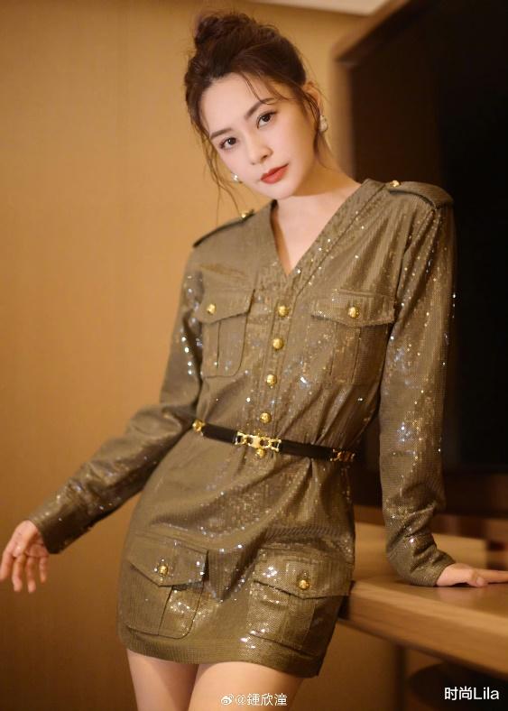 阿娇香港线下活动,高马尾、运动装靓丽感满满,活脱脱的18岁少女