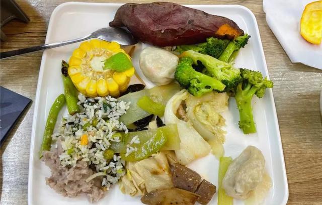 寺庙|庙里和尚顿顿吃素,为何却是肥头大耳?看看他们的饭菜就明白了