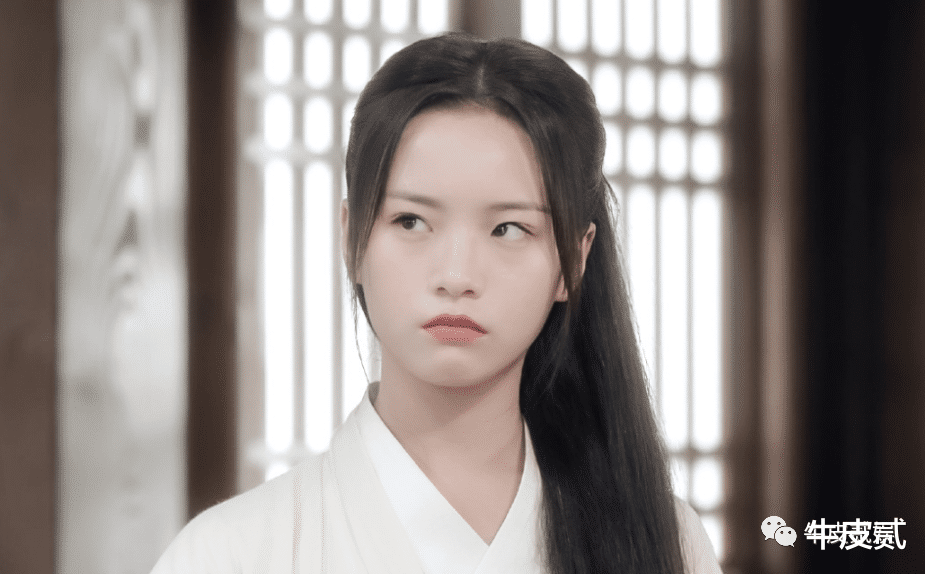 丑而不自知有多可怕，长相寒碜非要尬演绝世美人，观众直呼辣眼！