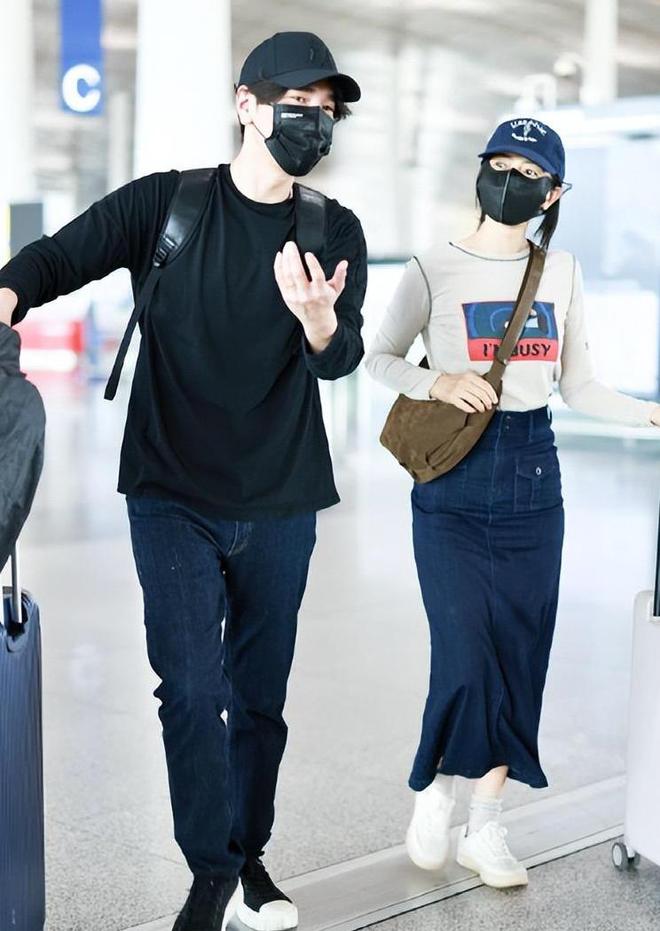 高圆圆|高圆圆赵又廷带女儿现身机场,4岁Rhea穿裙子戴草帽,像个小仙女