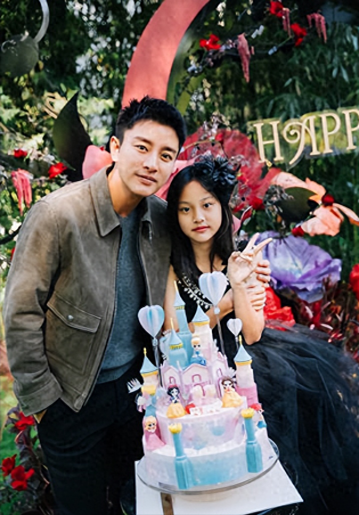 李小璐和贾乃亮离婚后首度同框,细节证明李小璐一心在想复婚!