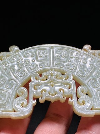 新疆维吾尔自治区|明以前 和田玉受沁 勾连纹 凤纹 玉珮 挂件