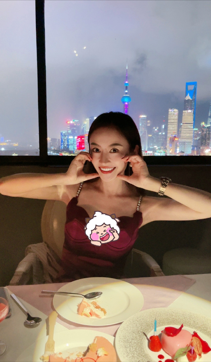 多年以后，许家印想起自己和美女在KTV唱歌，会不会也有感叹？