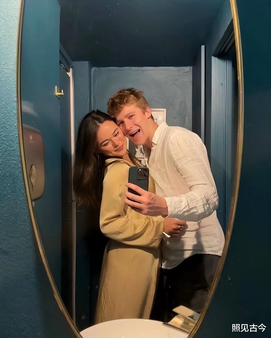 “虎妈”邓文迪:身价400亿也为俩女儿铺路,大女儿男友背景强大