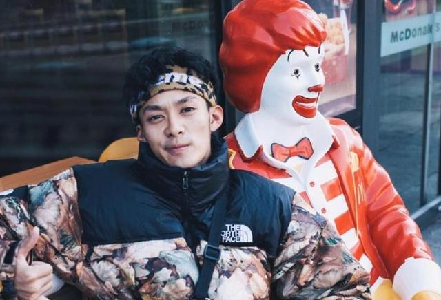 当红小生刘思博：妹妹奚望离婚，他与父母一样难过