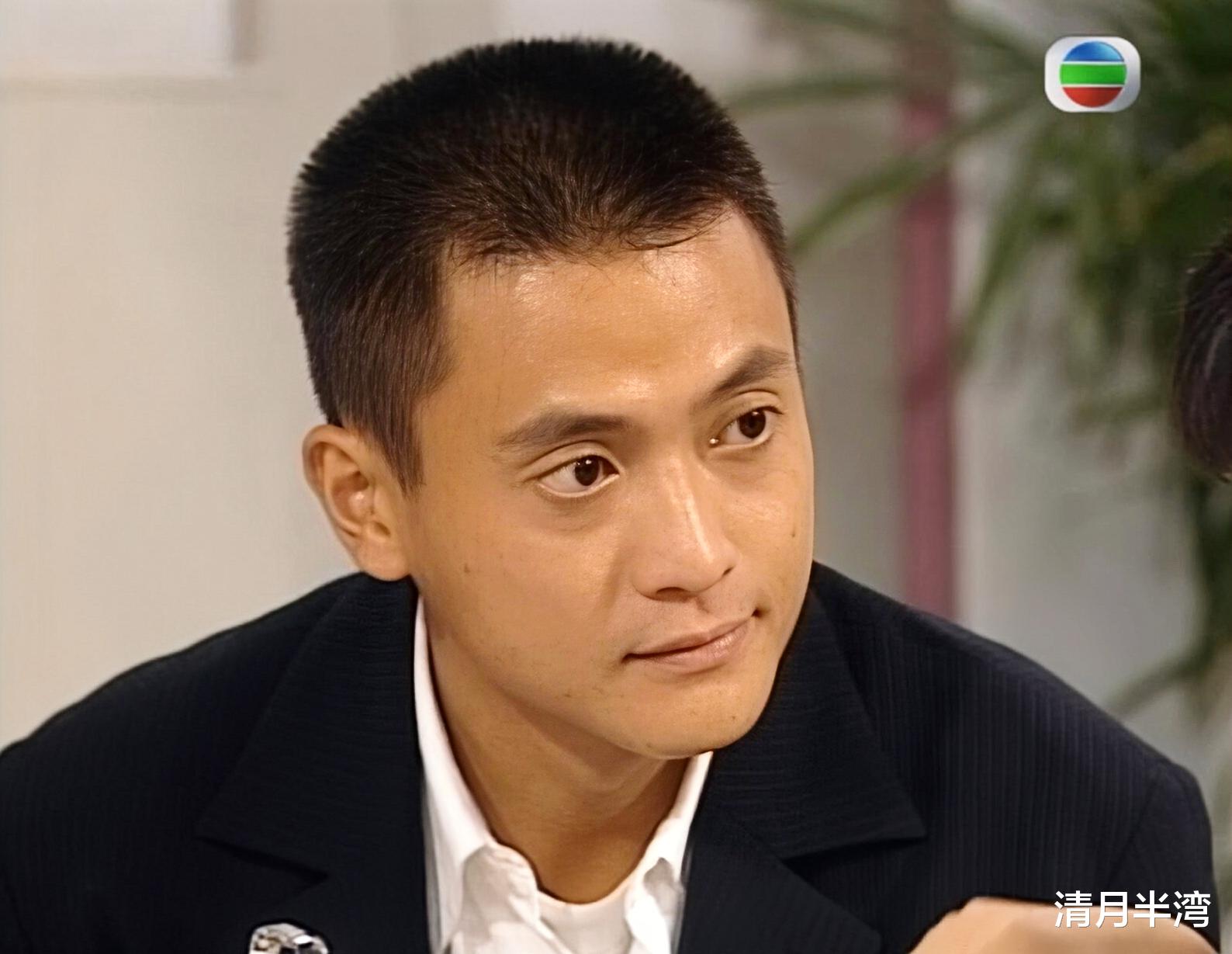 发福是中年男星的颜值杀手，年轻时玉树临风的美男，如今成胖大叔