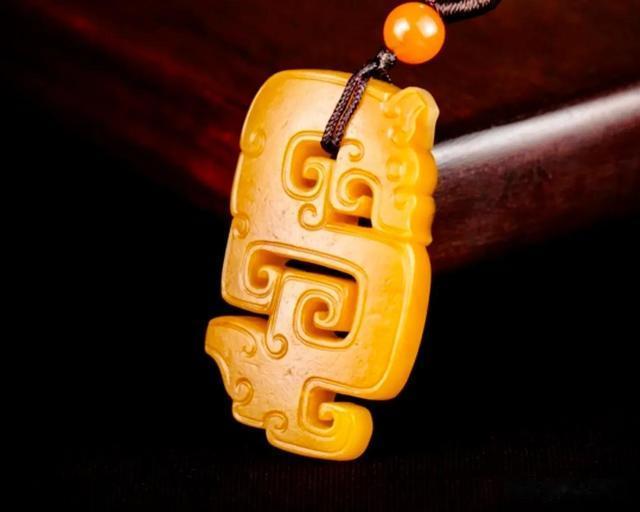 |和田玉的大开门料!一眼真的黄沁籽料“玉龙佩”!