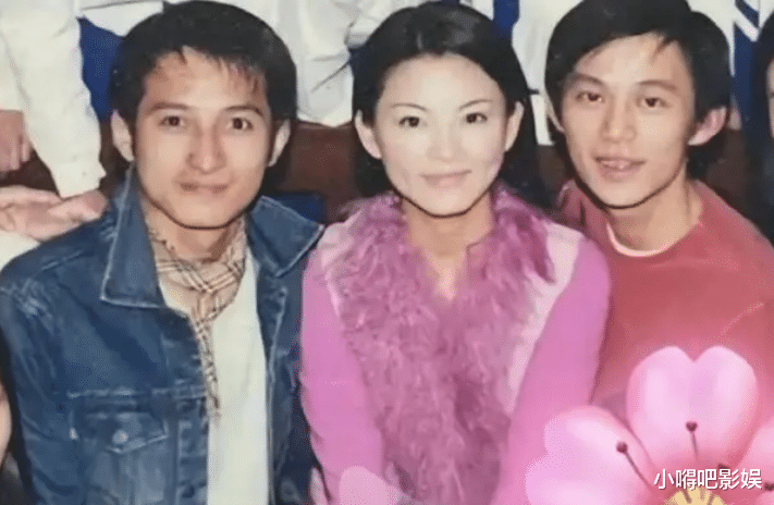 李湘复工引热议！与维嘉合体直播搂搂抱抱，胖出双下巴更显富态