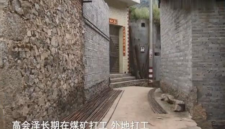 云南一男子自杀,妻子葬礼上哭晕,父亲却悄悄报警,为啥?