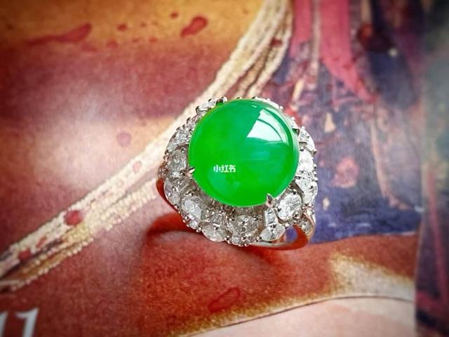 翡翠的魅力:晶莹剔透,富贵之石