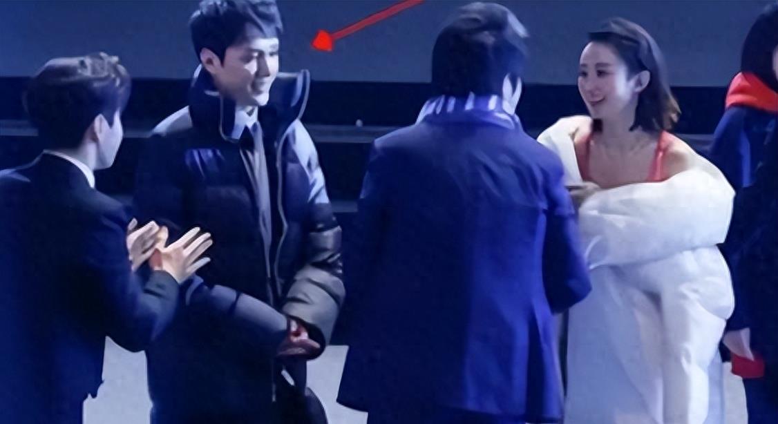 曝赵丽颖怀二胎现身,婆婆送500w珠宝求原谅,女方这次要求办盛大的婚礼