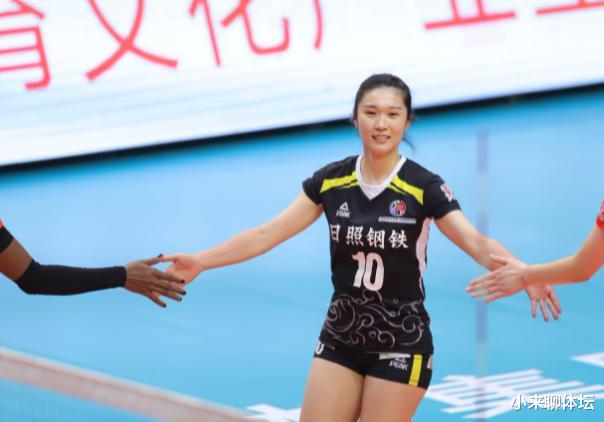 王梦洁|王梦洁放飞自我!尝试跳伞+冲浪,正调整心态迎接新挑战