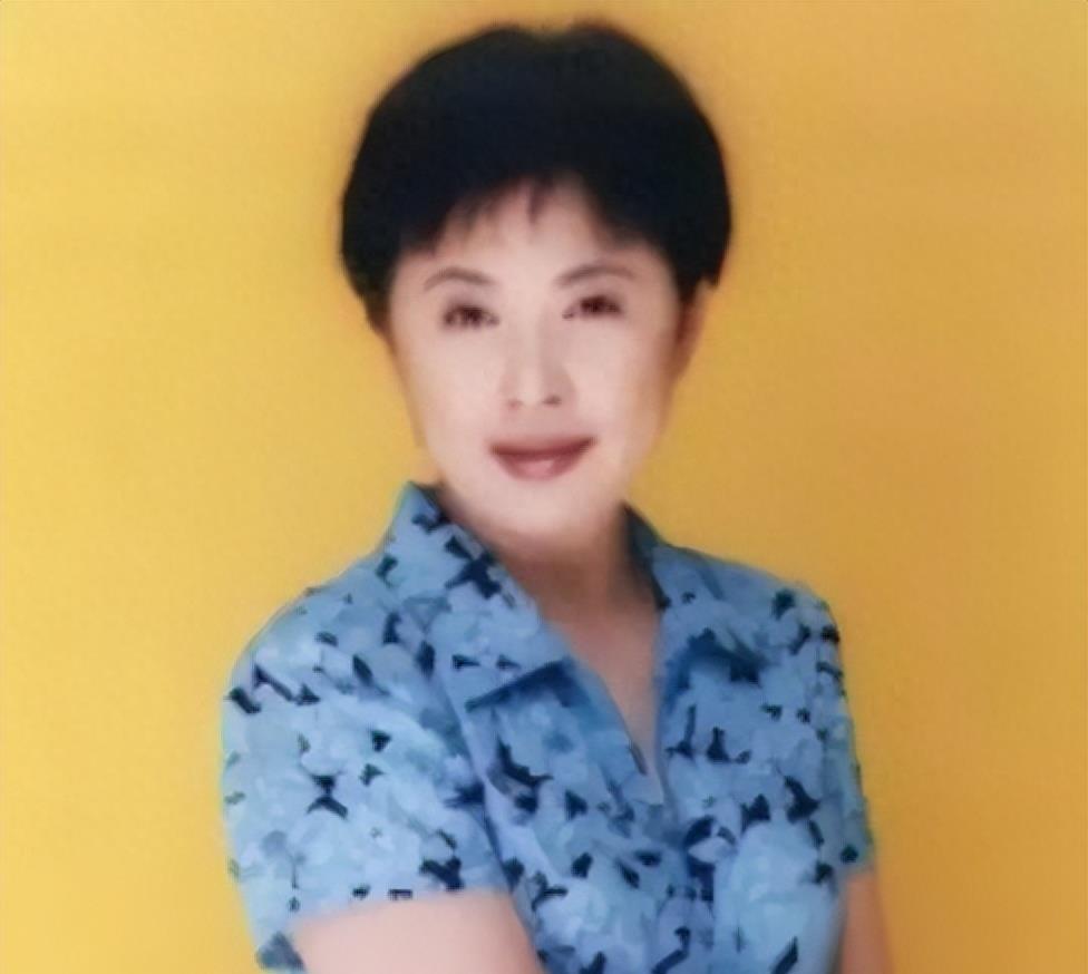 80年代央视最红主持人，退休后患上精神疾病，如今70岁的她如何了