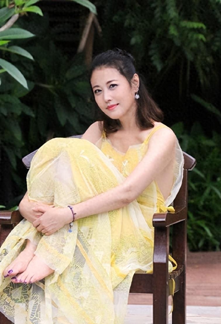 57岁周海媚未婚未育：将上亿豪宅改装成菜园，却羡慕哭千万人？