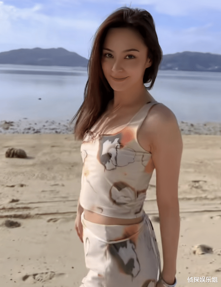 阿娇 42岁阿娇罕晒泳装美照，瘦身后美回巅峰，天鹅颈小蛮腰养眼十足