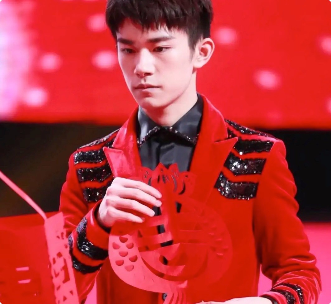 龙年春晚阵容曝光！近20位明星大咖坐镇，大半都是春晚常客