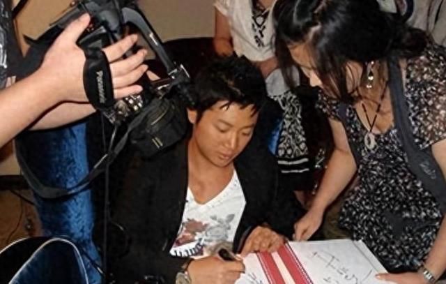 曝料!知名歌手被爆料玩弄感情,花心?猛戳查看惊爆截图!