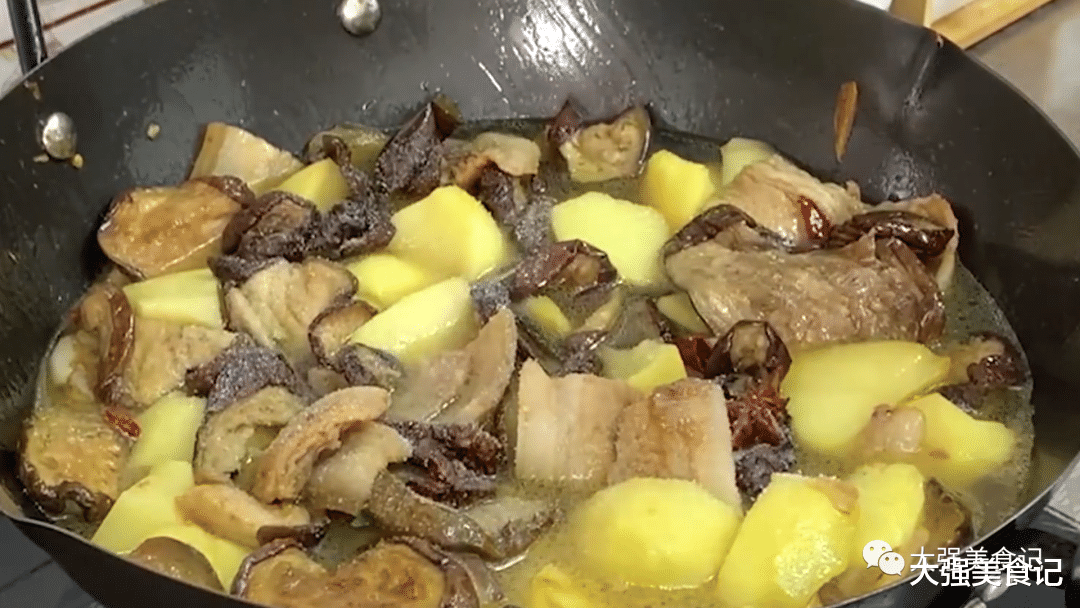 |10月遇到此菜别手软,买50斤晒干囤起来,比鲜的好吃,炖肉特别香