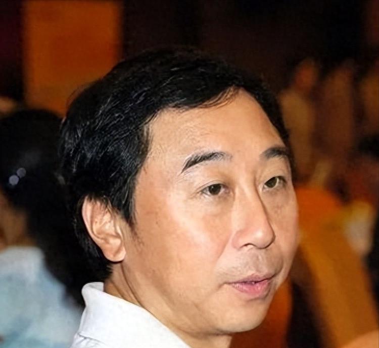 骗了我们40年!原来他是冯巩的妻子,难怪会大红大紫