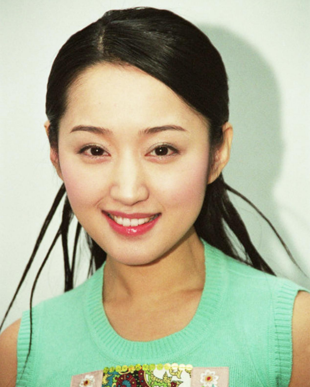 张颂文|52岁杨钰莹怀孕了?穿紧身长裙,肚子又圆又鼓,前男友已结婚生子