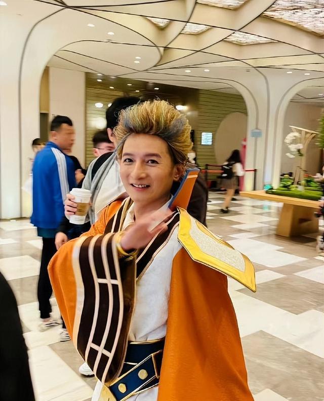 李维嘉|李维嘉:正式复出,在消失舞台578天之后和老搭档谢娜一起录综艺