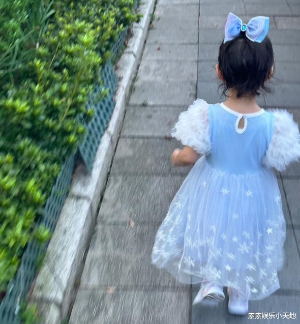 张馨月带3岁格格回爷爷家,林峰爸妈对孙女十分宠爱