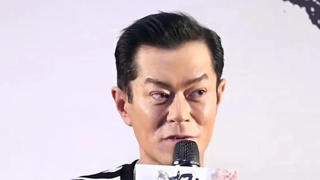 古天乐颜值崩塌，出席活动被嘲脸僵似三星堆面具，精修后似蜡像