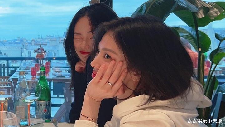 宋慧乔|宋慧乔和男闺蜜在巴黎搂肩同行，和众多好友甜蜜合影很温馨