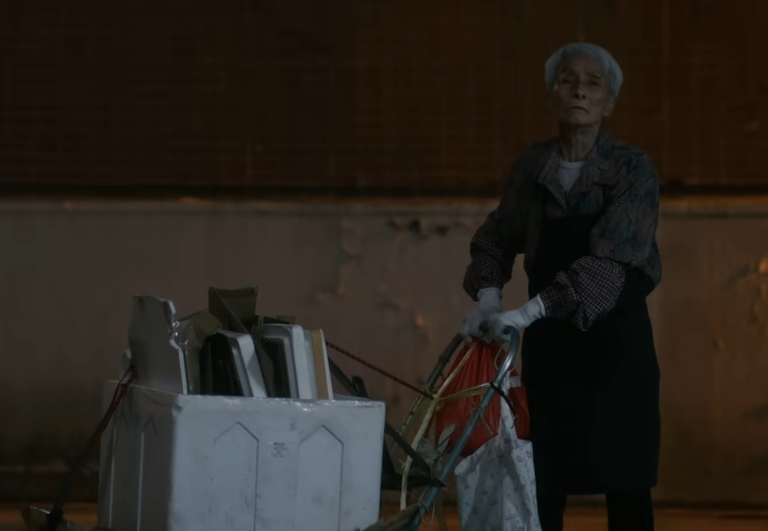 85岁梁爱复出拍戏面容枯瘦,老年丧子孤苦伶仃,一生悲惨但没放弃