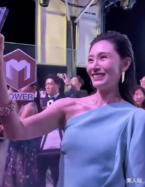 53岁李嘉欣“断崖式”衰老！瘦太狠眼窝深陷皱纹明显，看完不想减肥了