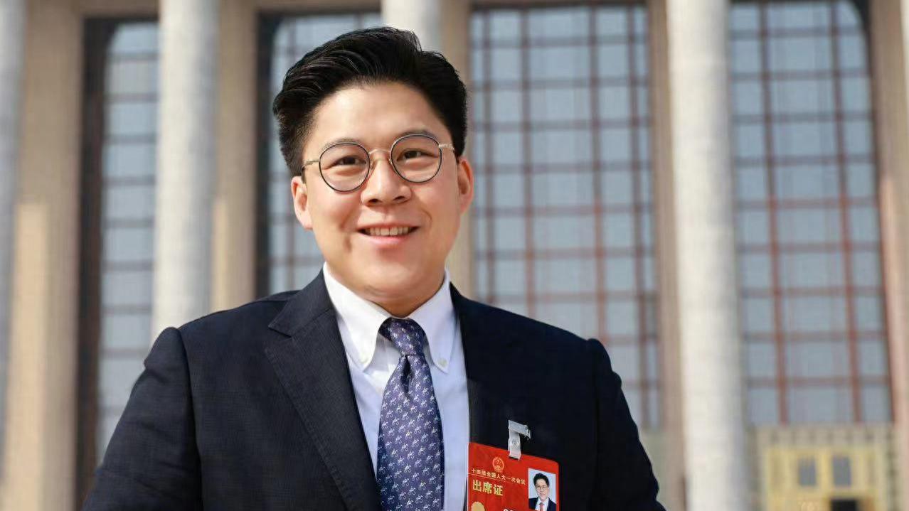 郭晶晶老公霍启刚升职！难怪霍英东怒斥：“娶到郭晶晶是高攀”