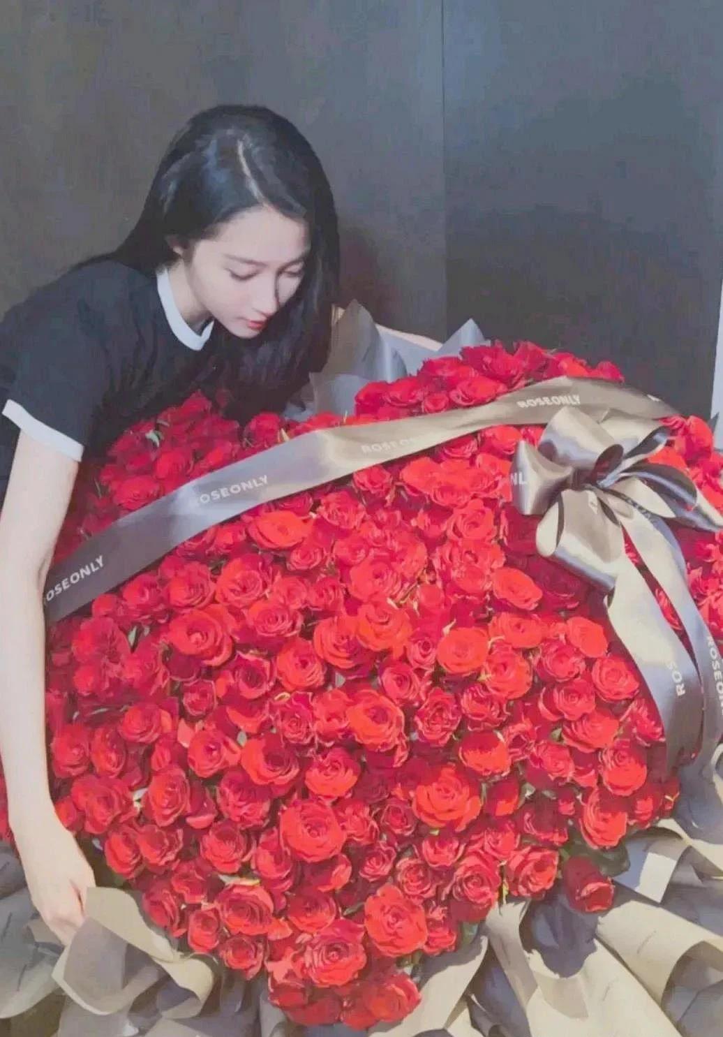 关晓彤|关晓彤 520晒幸福