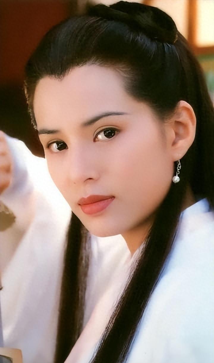 丑而不自知的女星,长相寒碜尬演“绝世美人”,观众被丑的难受