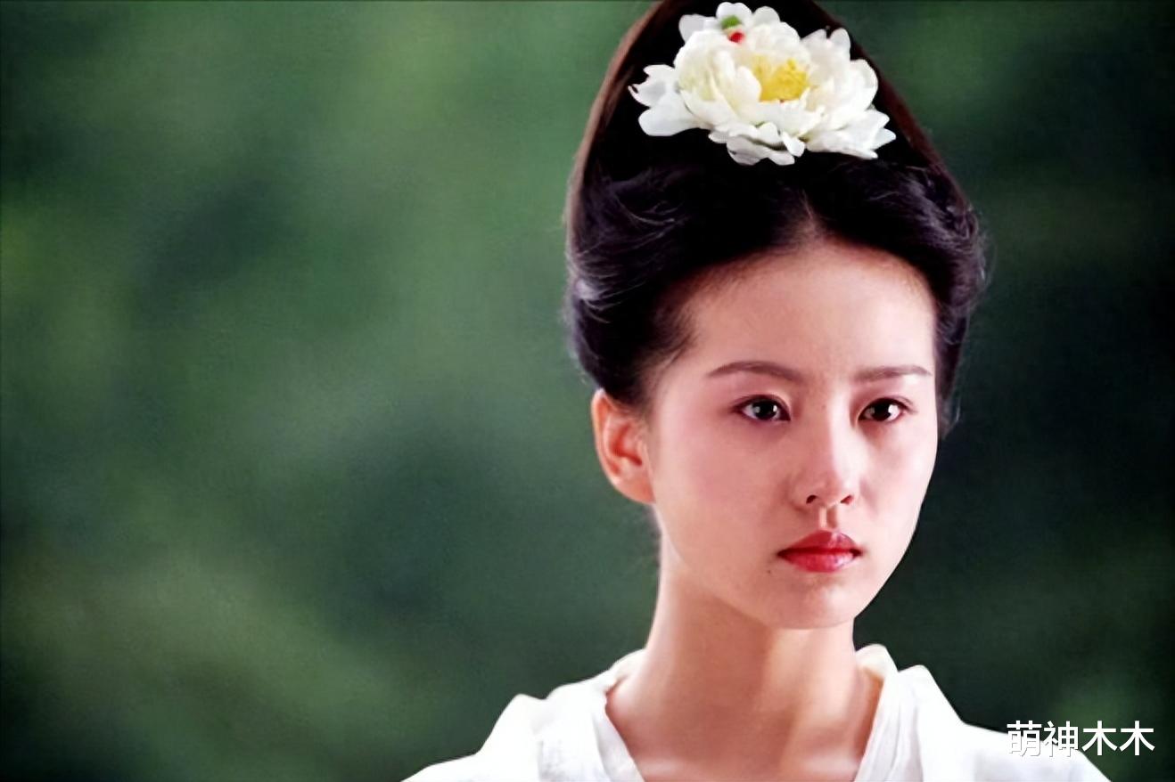 韩娱圈又来偷了!金智秀新片妆造抄袭刘诗诗,脸肿脖子粗遭群嘲