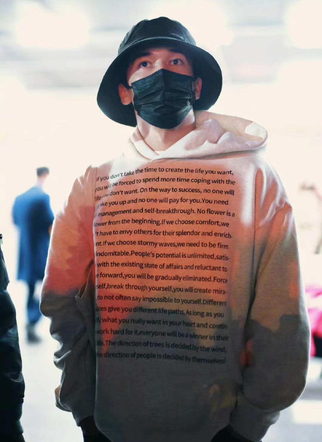 陈牧驰前妻在线吃瓜！频繁更换头像未发声，网友扒出其身份不简单