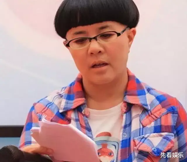 刘纯燕|从“童年女神”到“晚节不保”,57岁的金龟子,终将不被世界宽容