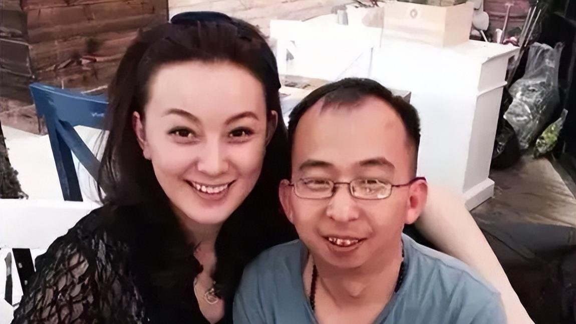 杨受成|巨兴茂：因丑而出名，7年狂赚上亿身家，娶高挑漂亮妻子改善基因