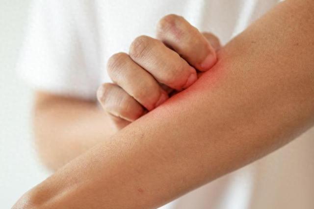 男性每晚睡前，在肚脐上滴上几滴风油精，长期坚持下去会咋样？