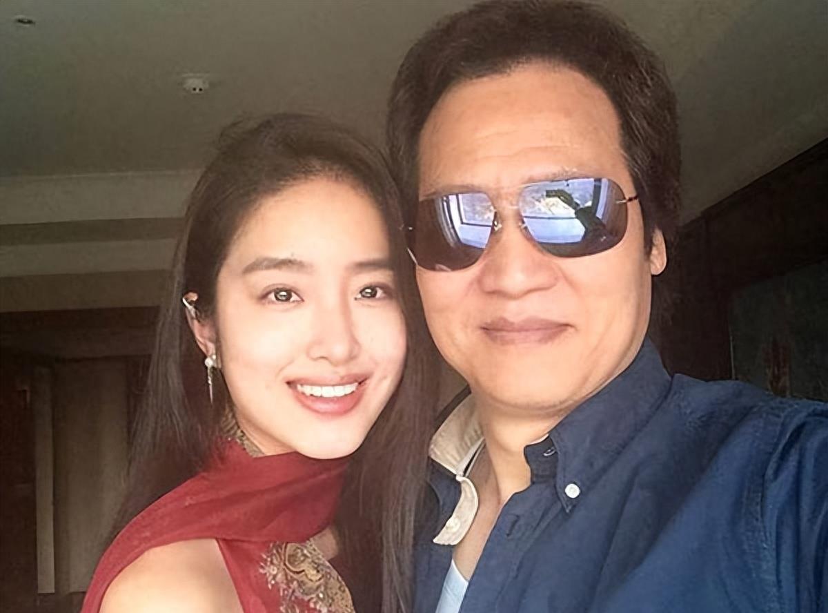 王思聪揭露刘亦菲背景,和干爹生活10年,刘亦菲怒怼:跟你爹无关