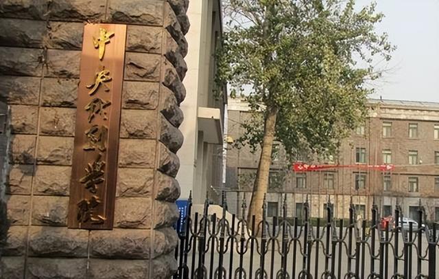 陶昕然|分手16年后,杨俊毅、陈法蓉,人生差距一个天一个地